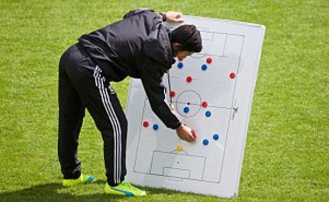 NEWPORT, WALES - Sunday, May 22, 2016: Mikel Arteta uses a tactics board as he gives a practical demonstration during the Football Association of Wales' National Coaches Conference 2016 at Dragon Park FAW National Development Centre. (Pic by David Rawcliffe/Propaganda)
